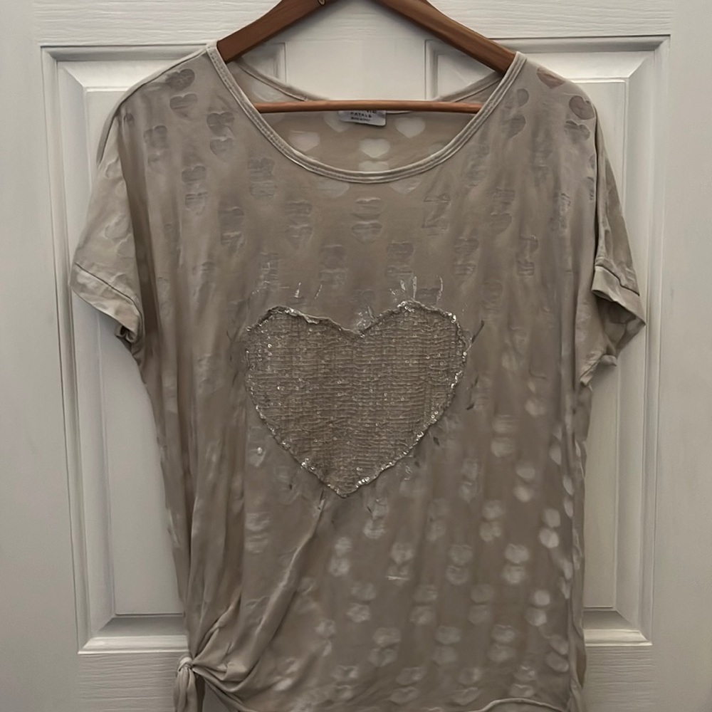 PRE-OWNED FEMME FATALE WOMEN'S SEQUIN HEART MOTIF T-SHIRT- MEDIUM